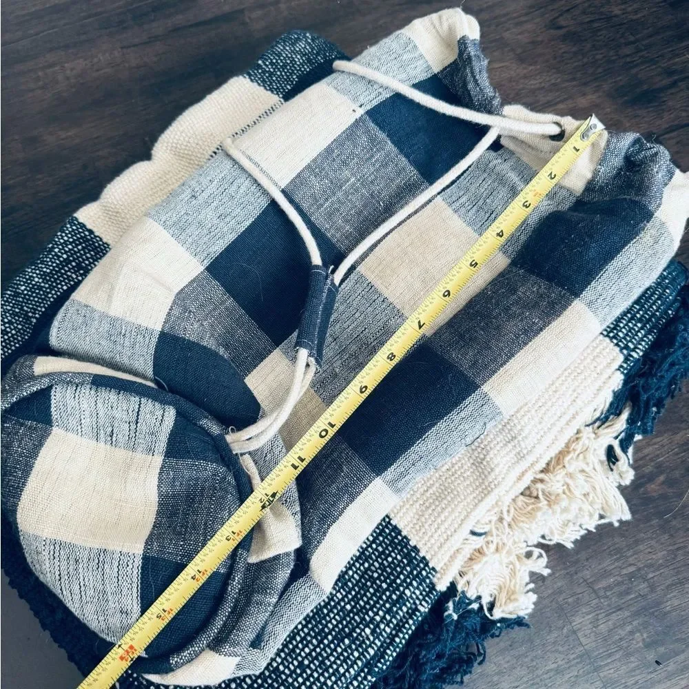 Outdoor Beach Rug in a Bag Plaid Navy Picnic Blanket & Tote